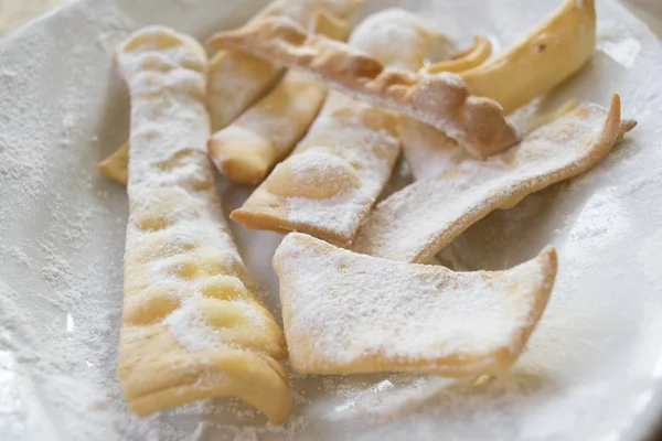 Italienska carnival söta fritters kallas crostoli eller frappe — Stockfoto
