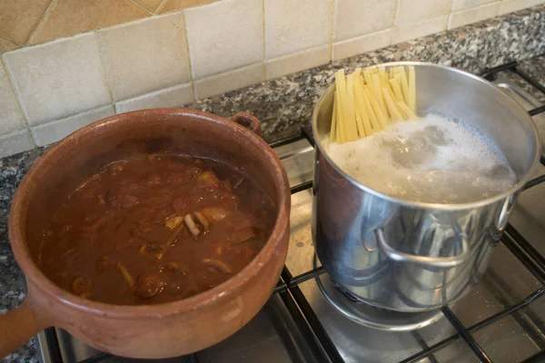 Cooking of linguine with squids sauce — Stock Photo, Image