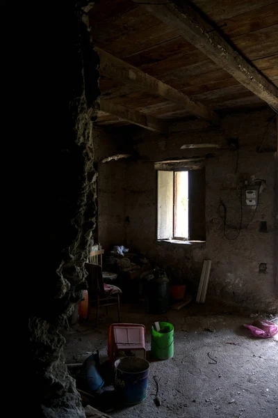 버려진된 개체와 오래 된 저장실 — 스톡 사진