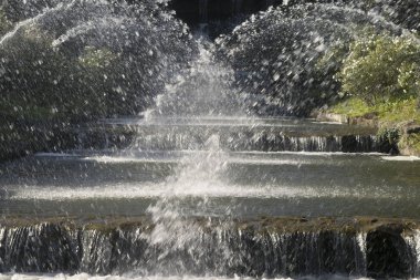 su bardak uçları spashes birleşimi