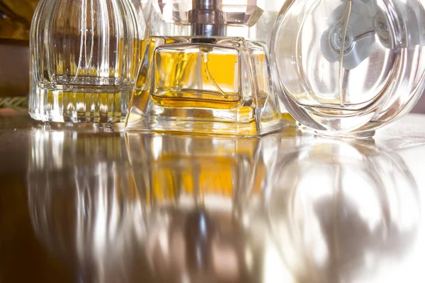 Frascos de perfume em backlight — Fotografia de Stock