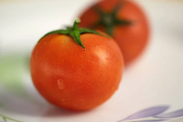 Close-up de um tomate de cereja — Fotografia de Stock