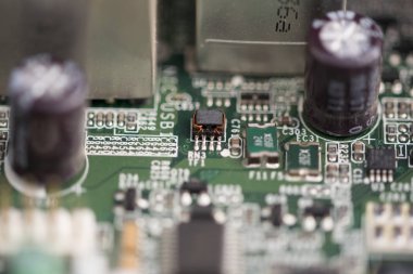 anakartın elektronik bileşenleri