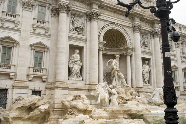 Fachada frontal da fonte trevi em Roma — Fotografia de Stock