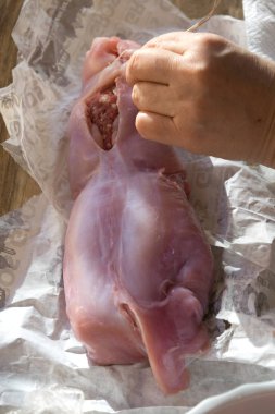 doldurulmuş tavşan hazırlanması