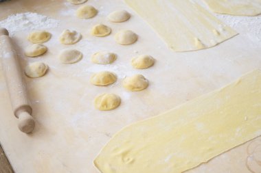 Tortellini evde hazırlanması