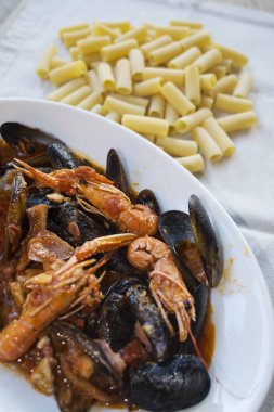 deniz ürünleri sos makarna