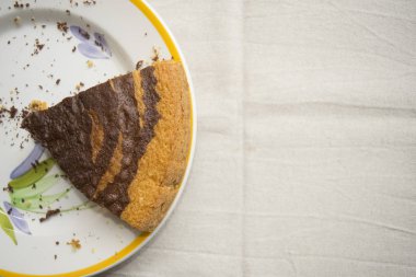 kama çikolata ve vanilyalı pandispanya