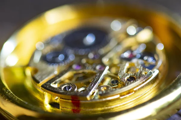Mechanisme versnellingen van een oud horloge — Stockfoto