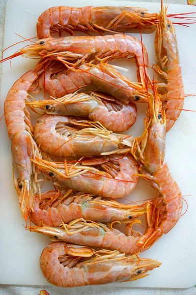 Raw ocean king prawns — Stock Photo, Image