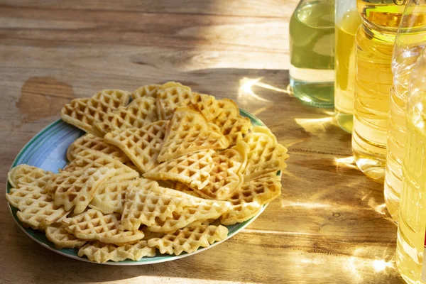 Hausgemachte Oblaten Beleuchtet Durch Ein Licht Das Aus Den Ölflaschen — Stockfoto