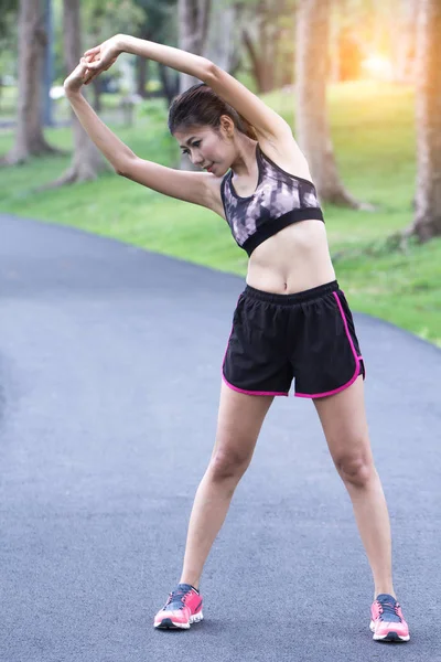 Genç germe gevşeme sabah runner kadın spor.