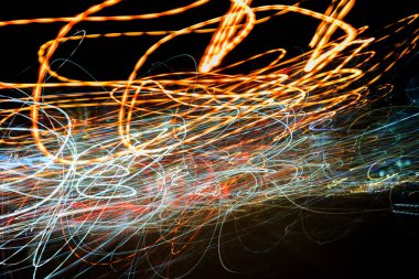 Soyut araba ışıkları karanlık gece arka plan.