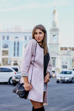 Yürüyüşe çıkmış bir kız