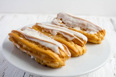 Tatlı pasta krema ile