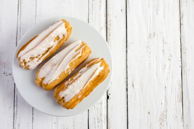 Tatlı pasta krema ile