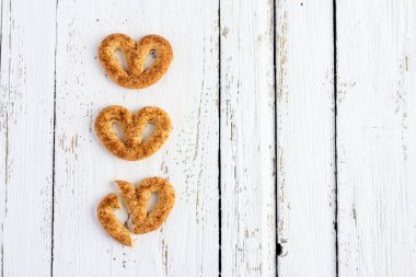 Tarçın ve şeker ile simit