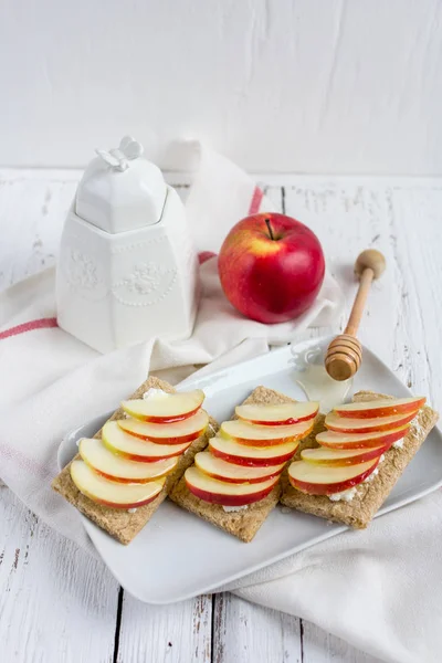 Dietary dry bread, Apple and honey