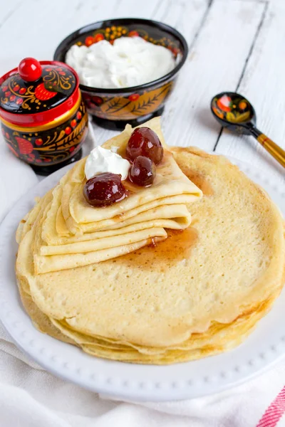 Fried thin pancakes — Stock Photo, Image