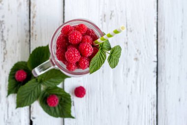 Ahududu kavanoz içinde