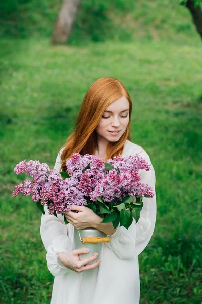 https://st3.depositphotos.com/10357306/15556/i/450/depositphotos_155565138-stock-photo-redhead-girl-with-a-bouquet.jpg