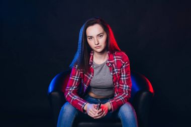  Kadın sigara elektronik sigara dumanı ile