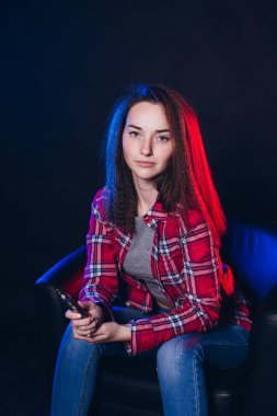  Kadın sigara elektronik sigara dumanı ile