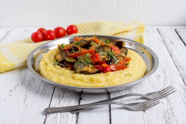 Mısır püresi ile sebze