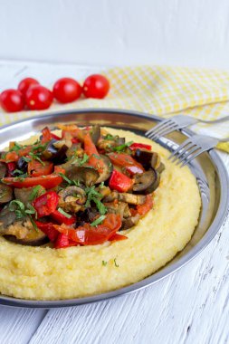 Mısır püresi ile sebze