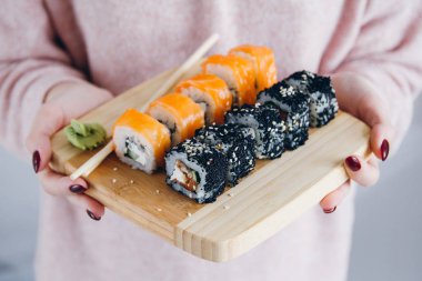 Kadınların elleri holding yönetim kurulu bir Philadelphia ile rulo