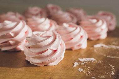 Hassas ev yapımı krema masada olduğunu