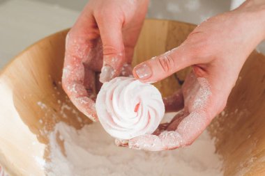 Kız hazırlanıyor hassas ev yapımı hatmi 