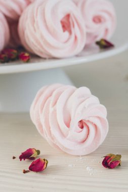 Hassas ev yapımı krema masada olduğunu