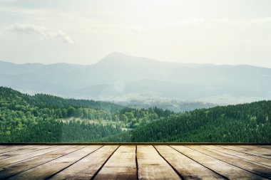 Dağlar manzara güneş ışığı ile. Güzellik doğa arka plan