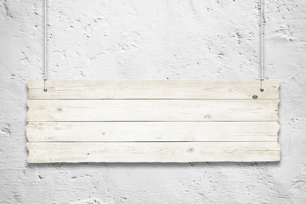 Sinal de madeira com cordas isoladas sobre fundo da parede — Fotografia de Stock