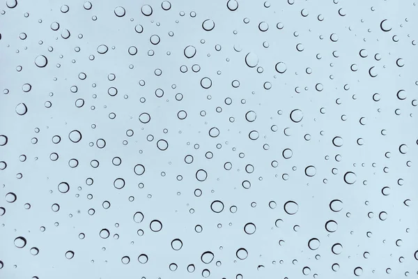 Gotas de agua sobre fondo de vidrio — Foto de Stock