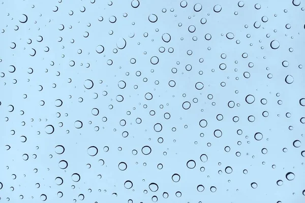 Капли воды на стеклянном фоне — стоковое фото