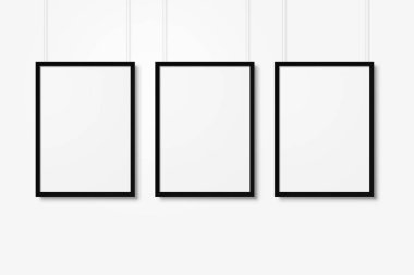 Beyaz boş fotoğraf çerçeveleri mockup birlikte beyaz arka plan üzerinde izole ipler 