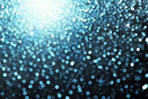 Абстрактный синий боке на фоне снежных хлопушек — стоковое фото