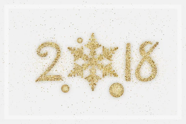 Gouden glitter 2018 sneeuwvlok op witte achtergrond. Kerstkaart — Stockfoto