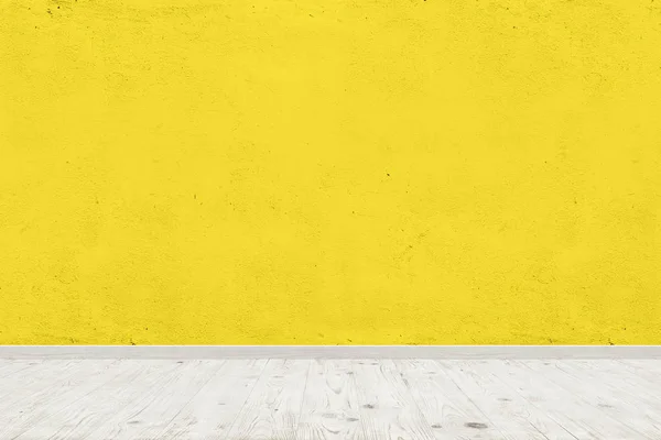 Camera vintage interno con parete in cemento giallo e fondo pavimento in legno. Ampia immagine panoramica — Foto Stock