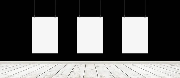 Δέντρο λευκό κενό αφίσες με συνδετικά στο εσωτερικό με τσιμεντένιο τοιχίο και ξύλινο πάτωμα — Φωτογραφία Αρχείου