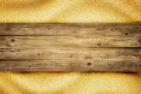 Houten planken bestuur is op zand achtergrond — Stockfoto