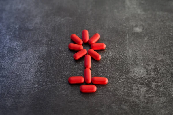 Pillole mediche farmaci disposti a forma di fiore, simboli o — Foto Stock