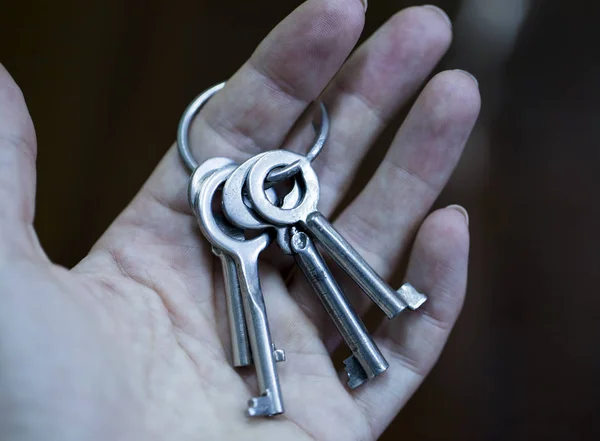 Hand met een belangrijke specifieke focus in vintage stijl kleur. — Stockfoto