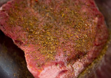 Metal bir fiyonkta taze et