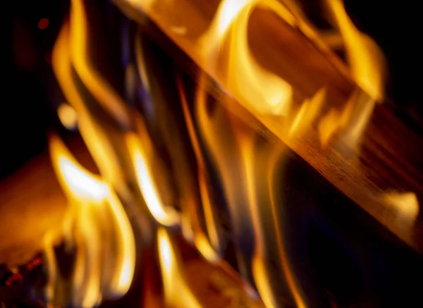 Fire in the fireplace close-up — Stock Photo, Image