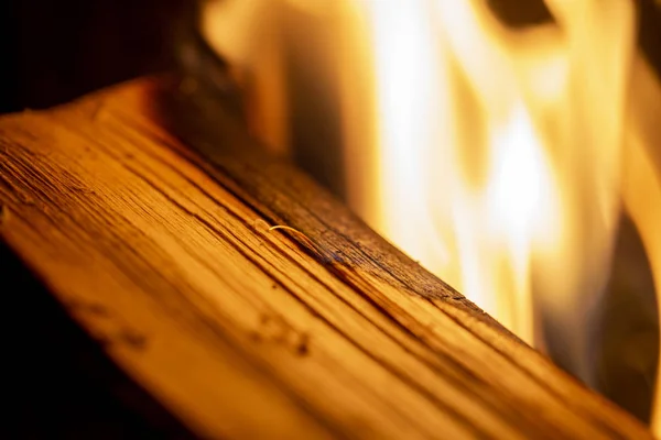Brinnande trä närbild — Stockfoto