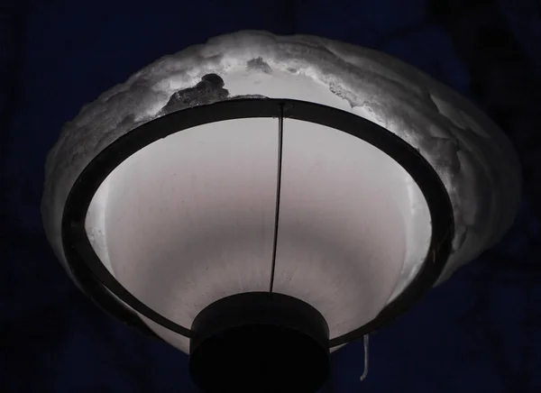 夜深人静时街上的灯笼 — 图库照片