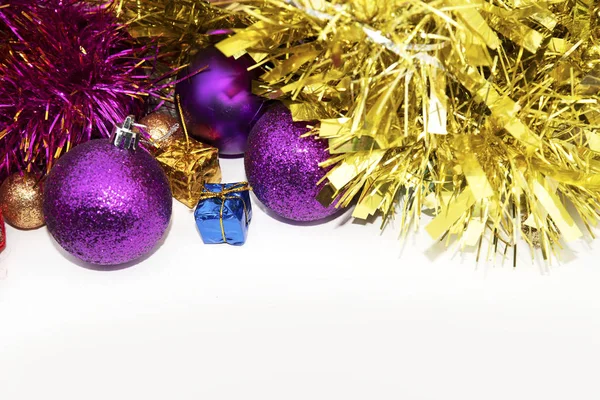 装飾や小さな贈り物のための美しいクリスマスボール — ストック写真